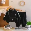 Ropa para Niños 2025 Primavera Nuevo Fresco y Guapo Estilo Deportivo Casual Conjunto de Sudadera con Capucha Estilo Coreano Conjunto de Dos Piezas Moderno para Niños y Niñas