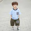 Comércio Exterior Novo Verão Moda Meninos Manga Curta Roupa Infantil Bebê Pequeno Xadrez Bolso Manga Curta Calça com Aplicação Conjunto de Duas Peças