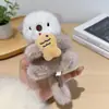 Lindo Peluche de Nutria Colgante con Pez, Llavero para Bolso de Castor, Adorno de Muñeco, Nutria Marina Sosteniendo un Pez