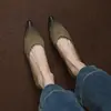 Sapatos femininos vintage estilo francês com bico fino e efeito desgastado, novo modelo da primavera de 2023, sapatos confortáveis de couro macio com salto baixo grosso