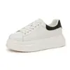 Piel de Vaca de Primera Capa Suela de Espuma Zapatos Blancos Nuevo Estilo Otoño/Invierno 2026 Zapatos Cómodos que No Cansan Zapatos de Mujer Versátiles Zapatos que Aumentan la Altura