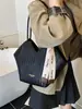 Bolso de hombro tejido con patrón transfronterizo para mujer, nuevo bolso de hombro de diseño de nicho de moda otoño e invierno 2026, bolso de mano popular