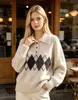 Suéter de malha outono novo para mulheres, estilo artístico europeu e americano, com padrão de losangos, gola dobrada, plus size, modelagem que emagrece, com gola reta nos ombros