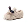 Sapatos Infantis de Algodão 2026 Inverno Novo Estilo Meninas Desenho Animado Fofo Mocassins de Lã de Cordeiro para Crianças de Média e Mais Velhas Sapatos Quentinhos Peludos