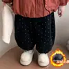 Chaqueta de algodón con capucha para niña con ribete de volantes, nuevo estilo invierno 2026, atuendo de otoño moderno y elegante, abrigo de algodón casual súper lindo
