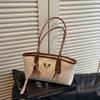 Bolso cuadrado pequeño de mano con textura de alta gama para mujer, nuevo bolso de hombro de moda de 2025, bolso de axila simple de estilo coreano.