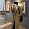 Nueva colección de invierno: abrigo de lana para hombre de longitud media, hasta la rodilla, con un lujoso tejido de lana engrosado, diseño holgado estilo coreano y un elegante aspecto de prenda exterior