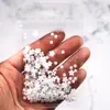 Arte de uñas flor de cinco pétalos joyería flor blanca pequeña bolsa mixta de tamaño de cuentas doradas y plateadas decoración de pegatina de uña de flor de resina venta al por mayor