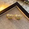 Pendientes Retro de Lujo Ligero Dorados Estilo Hong Kong para Mujer Pendientes de Gama Alta Diseño de Nicho Pendientes Metálicos