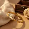 Pulsera de Acero de Titanio Pulido Artificialmente Oro de 18 Quilates Transfronteriza para Mujer, Joyería de Lujo Ligero de Gama Alta, Pulsera de Acero Inoxidable al por Mayor