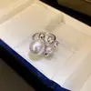 Anillo abierto de flor de perla con incrustaciones de circonita y diamante estilo francés de lujo ligero, anillo para el dedo índice de diseño moderno, accesorio de mano elegante y exquisito