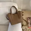 Bolsa de Mão Moderna e Tendência para Mulheres 2025 Novo Inverno Exquisita Versátil Bolsa Transversal Casual para Trabalho Bolsa Transversal Tendência