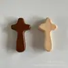 Colgante Decorativo de Madera para Coche con Forma de Cruz Llavero de Madera Maciza Fabricante Stock Directo Llavero de Madera