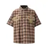 Camisa de Manga Corta a Cuadros Retro con Parche de Letra con Perlas para Hombre, Nuevo Estilo Primavera y Verano, Top Casual Holgado para Parejas, Mujeres