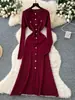 Vestido Largo de Punto con Botones Metálicos, Cuello Redondo, Manga Larga, Estilo Francés Transfronterizo, Ajustado de Alta Gama, Inspirado en Chanel