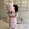 Almohada larga de terciopelo de leche para adultos, adecuada para dormir de lado, almohada para abrazar las piernas, extraíble y lavable, cojín para cabecera, cojín para sofá, protector de cama para niños