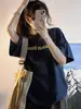Camiseta Feminina Branca com Letra Pesada Manga Curta 2024 Nova Verão Comprimento Médio Solta Estilo Americano Retrô Top de Algodão