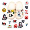 Amazon Baloncesto Cueva Deportiva Zapatos Hebilla Zapatos Decoración de Flores PVC Pegamento Suave Lindo Dibujo Animado Sandalias de Jardín Accesorios