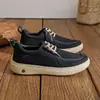 Sapatos Casuais de Couro Masculino 2026 Nova Temporada de Primavera Couro Macio Respirável Tênis Esportivos de Placa Retrô Sola Grossa Confortável Leve Masculino