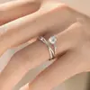 Novo Anel Feminino Rosa Ouro Design de Moda Órbita Estelar Moissanite Simulada de 1 Quilate com Fonte Viva Aberto Anel de Casamento
