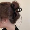 Pinza de pelo de terciopelo con cinta 2023 nuevo para la parte trasera de la cabeza otoño e invierno pinza de tiburón versátil elegante pinza de alta calidad