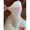 Meias finas de malha respiráveis confortáveis para o dia a dia, cor sólida com renda, estilo universitário versátil, de cano médio.