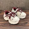 Primavera 2026 Nuevo Estilo Coreano Unisex Niños Ligeras Suela Suave Antideslizantes Velcro Zapatos de Papá Deportivos Versátiles Casuales