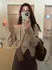Thirteen Lines 2025 Otoño Nuevo Diseño Suéter Pulóver de Hombro Asimétrico Versátil Manga Larga Suave Tejido Superior para Mujer
