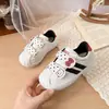 Zapatos de Lona con Cabeza de Concha para Niñas 2026 Otoño/Invierno Nuevo Estilo Suela Suave Zapatos Deportivos Infantiles Zapatos Casuales Versátiles a la Moda para Niñas Pequeñas