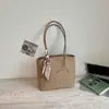 Bolso de axila vintage de alta gama para mujer, nuevo bolso tote simple para el día a día 2026, bolso de hombro versátil