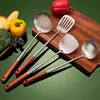 Espátula de Aço Inoxidável 304 Conjunto Espesso de Utensílios de Cozinha Colher para Mexer Utensílio Doméstico de Cozinha Concha com Cabo de Madeira Colher Escumadeira Espátula para Frigideira
