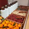 Prato de frutas inclinado de rattan, cesta de frutas de imitação de rattan, cesta de armazenamento de lanches, cesta de exposição de rattan, cesta de feira, cesta de exposição para casa de temporada