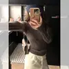 Camiseta básica confortável de gola U e manga longa para mulheres, novo top de malha casual elegante estilo coreano que afina a cintura, slim fit, para primavera e outono