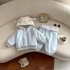 [En Stock] DT269231 Conjunto Grueso Forrado de Felpa para Niños 2026 Nuevo Invierno Conjunto Azul con Capucha de Peluche