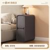 Mesita de noche extremadamente estrecha Estilo Nuevo 2024 Pequeña Simple Moderna Ultraestrecha Sandwich Madera Maciza Gabinete de Almacenamiento Estilo Crema Cama Estilo Nuevo