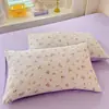Juego de cuatro piezas de algodón acolchado fresco y sencillo estilo Ins, ultra suave para dormir sin nada, estampado floral estilo pastoral, juego de tres piezas para dormitorio, funda de edredón de gasa de doble capa