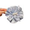 Puerta Este de Corea del Sur Exquisitos Súper Hada Dulce Primavera Accesorios para el Cabello Flor Plisada Perla Pétalo Pasador Clip Lateral Clip de Primavera
