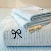 Funda de Cama Cálida Engrosada Juego de Tres Piezas Vellón de Leche Temporada de Otoño e Invierno Protector de Cama Cubierta de Cama Más Terciopelo Simple para Cama Cubierta Protectora