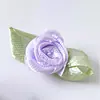 Rosa de gran venta con hojas, cintas de flores pequeñas, flores de hoja verde, accesorios para manualidades, ropa, accesorios para el cabello, regalos, al por mayor en stock del fabricante