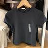 Camiseta curta com gola redonda e manga curta, estampa Spice Girls, cintura alta, slim fit, feminina, K474410, primavera 2025