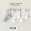 Accesorios Originales en Gris y Blanco con Adorno de Encaje y Lazo para Primavera y Verano, Calcetines de Malla hasta la Pantorrilla para Niñas, Calcetines Ligeros y Transpirables para la Pantorrilla