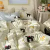 Set de Ropa de Cama para Bebé de Grado A Algodón Puro Cuatro Piezas Estilo Fresco Ins Algodón Lavado Dibujos Animados Lindos Estilo Crema Sábana Funda de Edredón