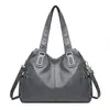 Bolsa de ombro vintage popular para comércio exterior, nova bolsa tote de grande capacidade para cross-border, bolsa de mão e bolsa transversal versátil para o dia a dia