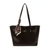 Bolsa tote de gran capacidad transfronteriza para mujer, nueva bolsa de trabajo y para el día a día vintage de moda para mujer, bolso de mano, bolso de hombro, bolso de axila al por mayor