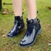 Botas de lluvia Rain Era, nuevas botas de agua de PVC brillante de tubo corto para mujer, botas de lluvia en forma de U para adultos con zapatos de goma Martin elásticos.