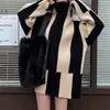 Suéter de gola alta listrado em preto e branco, estilo casual, para mulheres, adequado para outono e inverno, peça externa macia e aconchegante, top de tricô grosso
