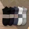 Calcetines para hombres y mujeres calcetines de regalo de bienestar Douyin calcetines de inventario de comercio exterior talla suelta mercancía de cola calcetines baratos calcetines desechables