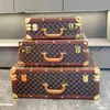 Sala de Modelos Vestuario Metal Esquina Caja de Cuero Maleta Almacenamiento en Casa Ventana Caja de Exhibición Fotográfica Caja de Atrezo