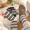 Nuevos Calcetines de Algodón Rayados Cálidos para Otoño e Invierno Calcetines Casuales para Casa de Media Pantorrilla Estilo Coreano Moda Retro Duraderos Calcetines Apilables