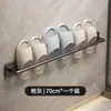 Estante para pantuflas de baño, estante de almacenamiento sin taladro, organizador de zapatos de baño, estante colgante con drenaje para pantuflas de inodoro